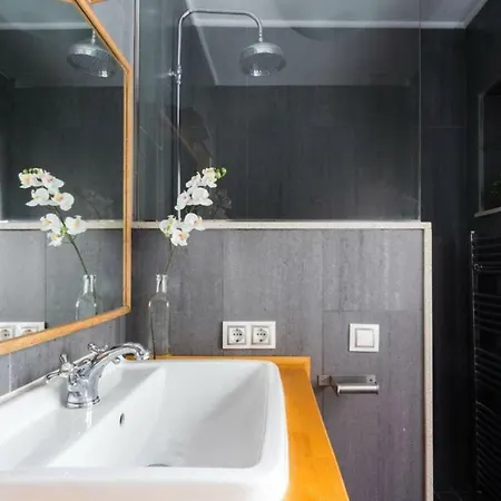 Lodging Sagrada Familia & Sant Pau Apartment *